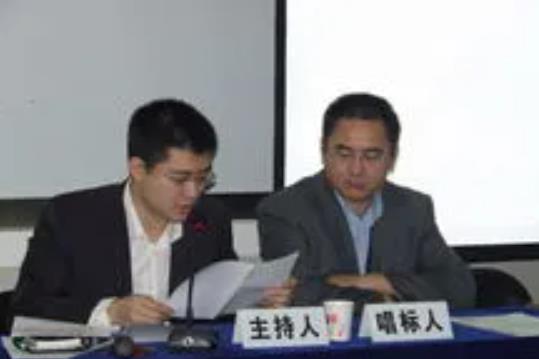 開標(biāo)唱標(biāo)是投標(biāo)人唱標(biāo)還是工作人員唱標(biāo)？